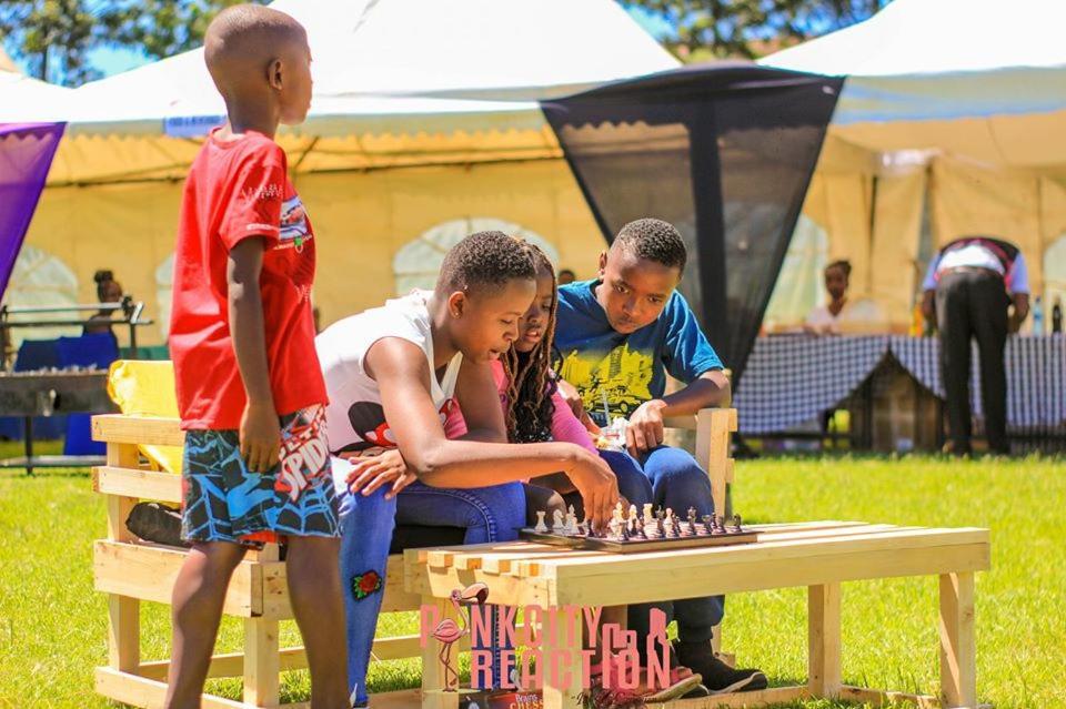 Kunste Hotel Nakuru Bagian luar foto